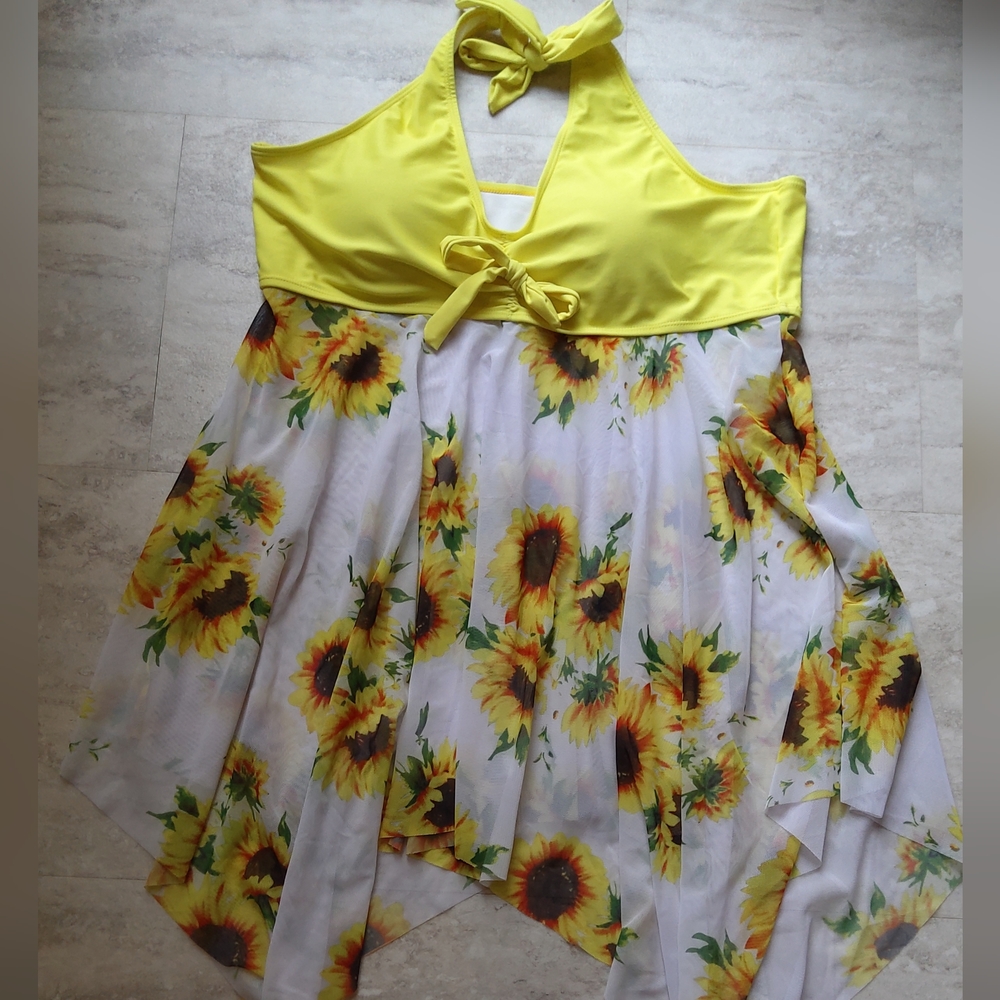 RoseGal Women's Sunflower Swim Top NWOT - 1X/16 - Picture 3 of 9